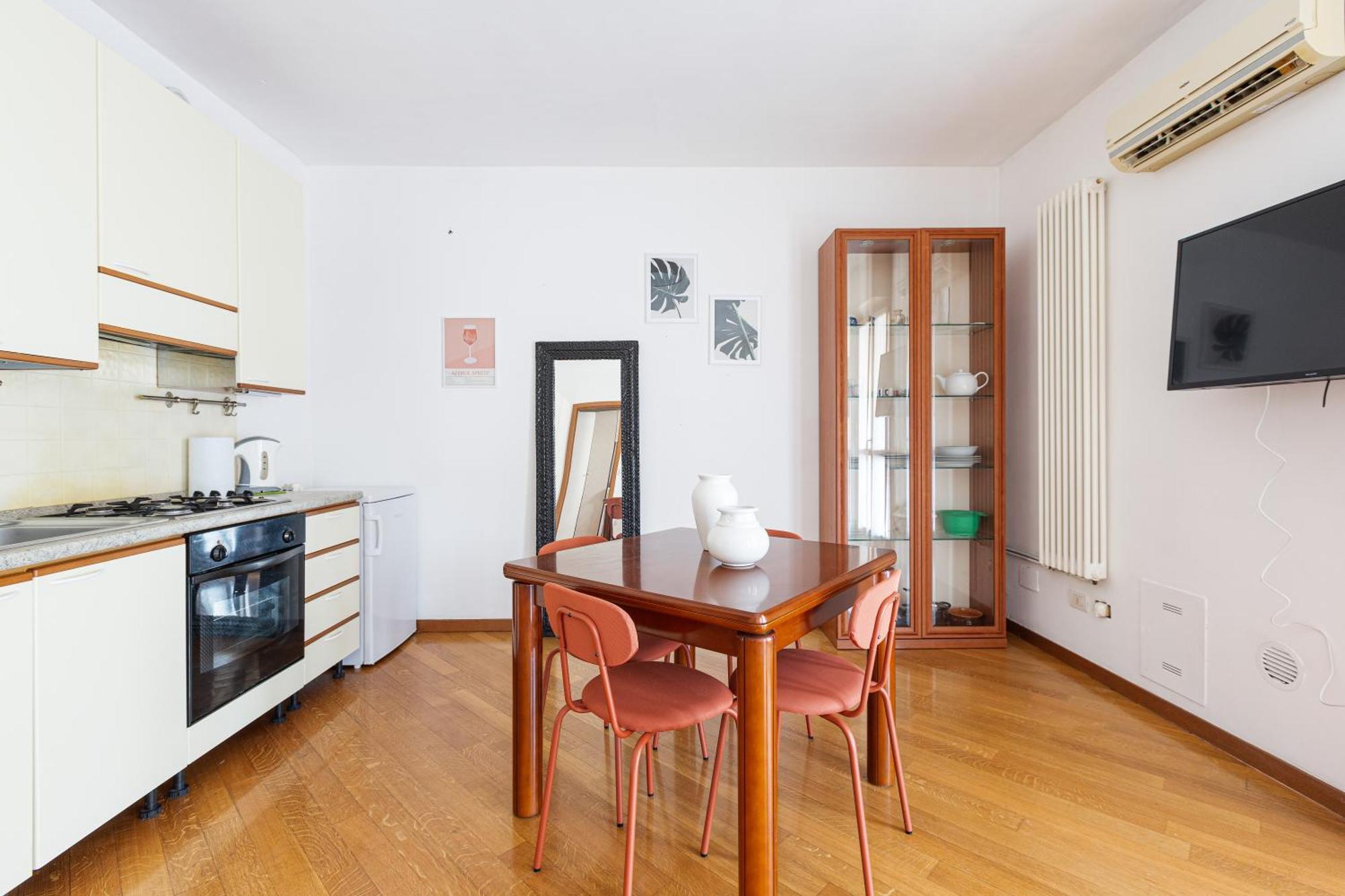 Appartement Cosy With Balcony & Private Garage Milaan