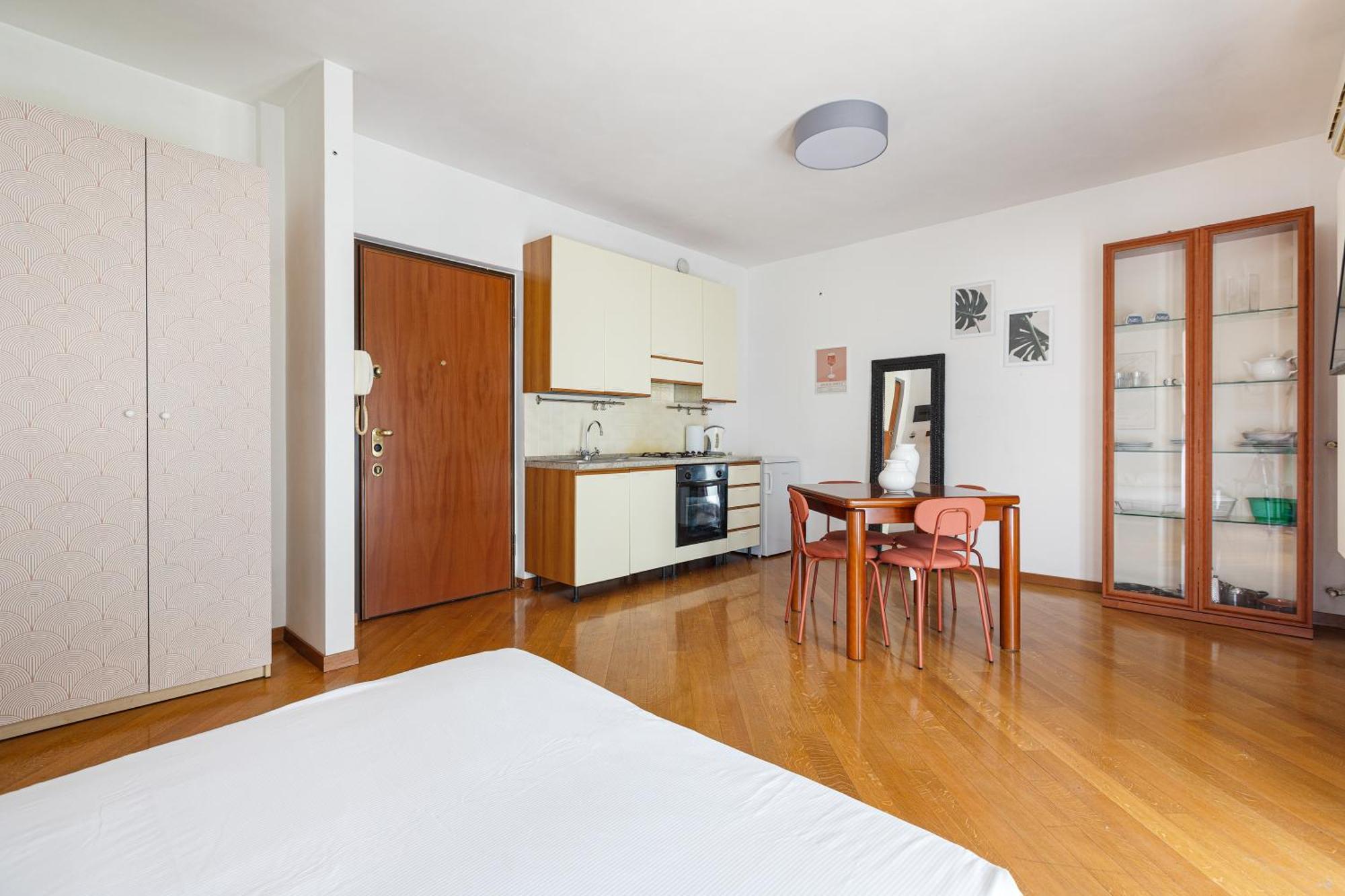 Appartement Cosy With Balcony & Private Garage Milaan